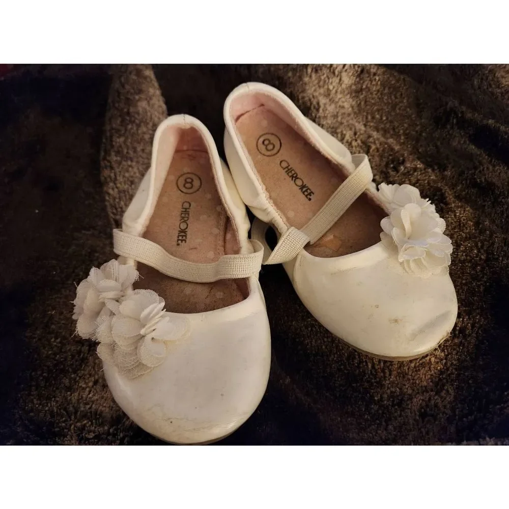 Girls white dress shoes size 8 cherokee